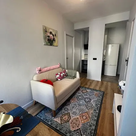 Апартаменты Charming In Heart Of